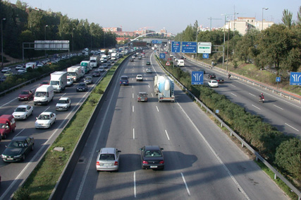 Autovía de acceso auna gran ciudad.