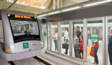 Vagón de metro llegando a la estación