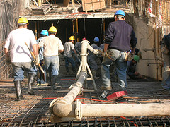 Obreros camino del trabajo.